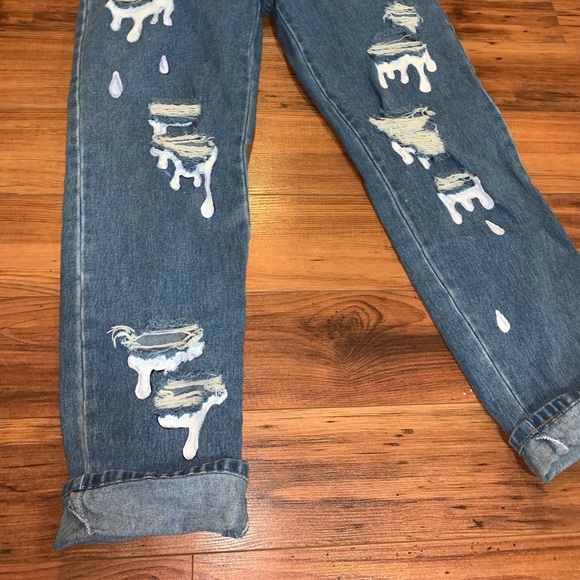 Hand-painted and ripped mom jeans - Picture 2 of 4